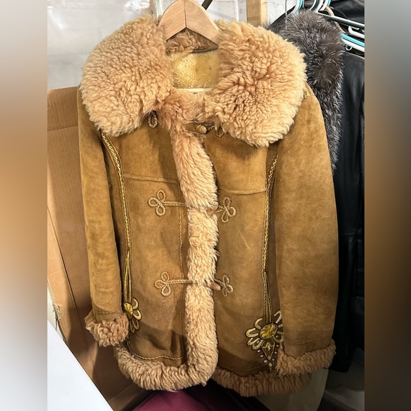 STITCH MIX SHEARLING CAPE BLISS OF BOHEMIA